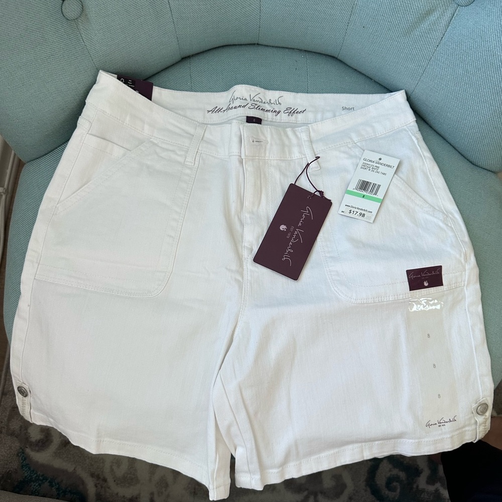 NWT Gloria Vanderbilt white shorts